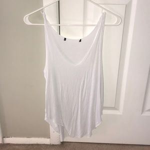 ▫️▫️White tank top▫️▫️